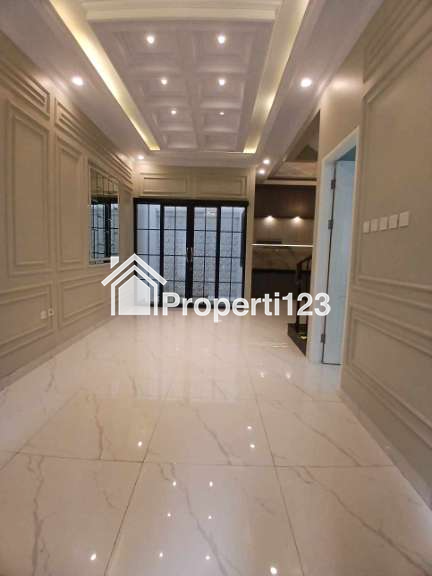 Rumah modern 3 lantai dengan rooftop di Ciganjur Jakarta Selatan - 3