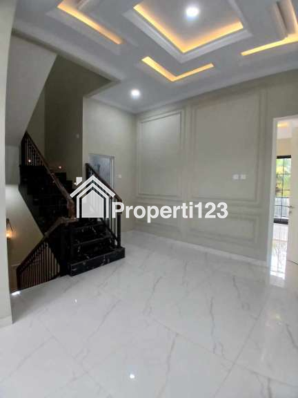 Rumah modern 3 lantai dengan rooftop di Ciganjur Jakarta Selatan - 11