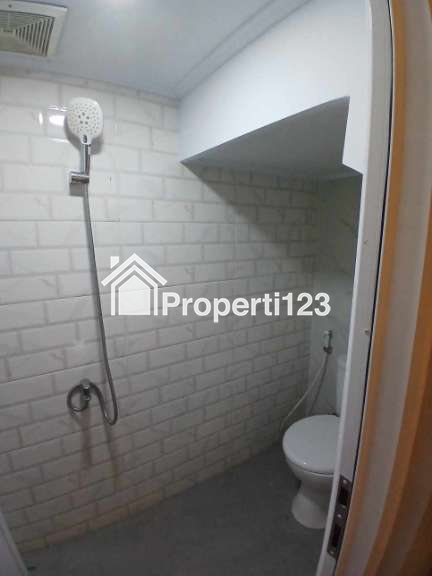 Rumah modern 3 lantai dengan rooftop di Ciganjur Jakarta Selatan - 5