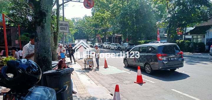 Rumah Hitung Tanah 750 m2 SHM Muka 20 Meter Super Strategis Super Premium  untuk Komersial Berbagai Sektor Jasa dan Niaga di jalan Aceh Bandung - 7