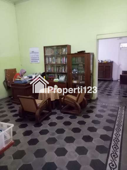 Rumah Hitung Tanah 750 m2 SHM Muka 20 Meter Super Strategis Super Premium  untuk Komersial Berbagai Sektor Jasa dan Niaga di jalan Aceh Bandung - 2