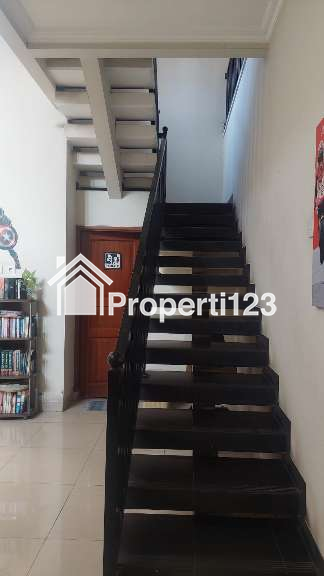 Dijual Rumah 2 Lantai di Rawalumbu, Kota Bekasi - 8