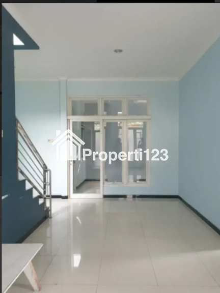 Disewakan Rumah Siap Huni 2 Lantai Lokasi Perumahan Injoko Gayungan Surabaya Selatan - 2