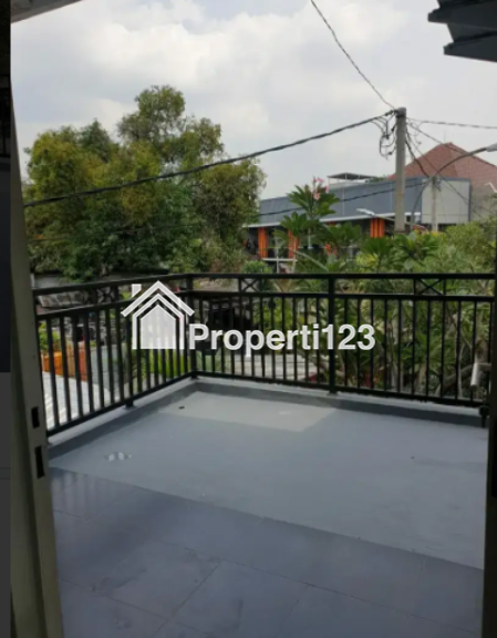 Disewakan Rumah Siap Huni 2 Lantai Lokasi Perumahan Injoko Gayungan Surabaya Selatan - 5