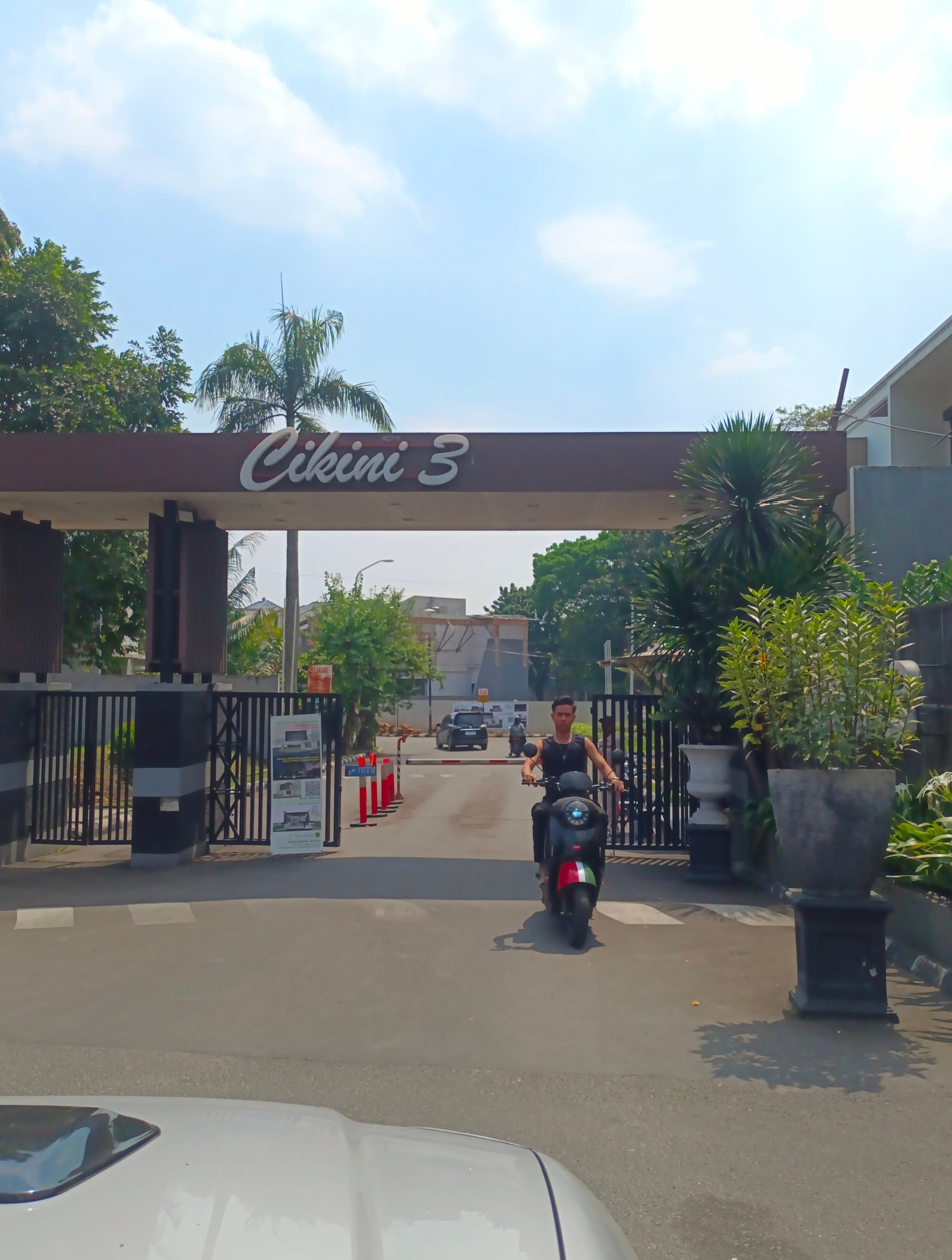 Jual Cepat Rumah Bintaro Sektor 7 Perumahan Cikini 3, 2 Lantai, 2 halaman depan dan belakang, kolam ikan, Garasi 2 mobil, Gudang, keamanan 24 jam, jalanan luas 3-4 mobil - 28