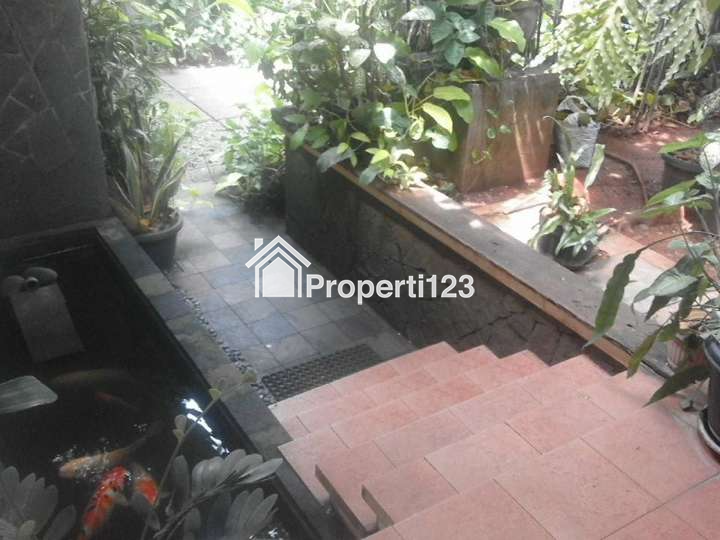 Jual Cepat Rumah Bintaro Sektor 7 Perumahan Cikini 3, 2 Lantai, 2 halaman depan dan belakang, kolam ikan, Garasi 2 mobil, Gudang, keamanan 24 jam, jalanan luas 3-4 mobil - 4