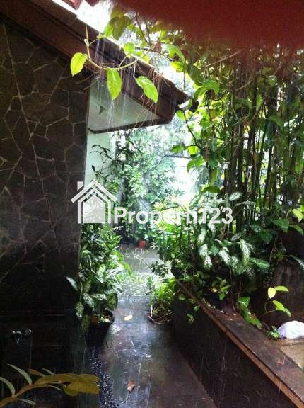 Jual Rugi Bintaro Sektor 7 Perumahan Cikini 3, ada halaman depan dan belakang, kolam ikan, Garasi 2 mobil, Gudang, keamanan 24 jam, kartu khusus penghuni serta jalanan luas 4 mobil - 6