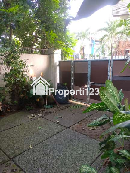Jual Rugi Bintaro Sektor 7 Perumahan Cikini 3, ada halaman depan dan belakang, kolam ikan, Garasi 2 mobil, Gudang, keamanan 24 jam, kartu khusus penghuni serta jalanan luas 4 mobil - 5