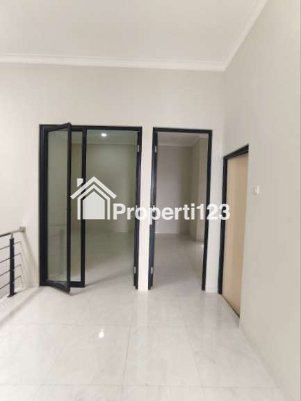 ‼️Selangkah MERR‼️ Rumah Minimalis Modern Murah Baru Gress Di Kedung Baruk Rungkut Surabaya - 6