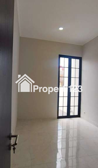 ‼️Selangkah MERR‼️ Rumah Minimalis Modern Murah Baru Gress Di Kedung Baruk Rungkut Surabaya - 3