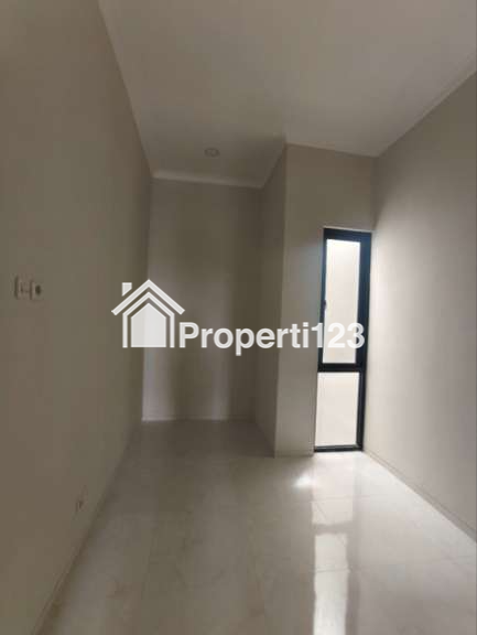 ‼️Selangkah MERR‼️ Rumah Minimalis Modern Murah Baru Gress Di Kedung Baruk Rungkut Surabaya - 7