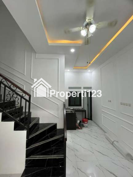 Rumah dua lantai plus Rooftop di Kramat Jati Condet Jakarta Timur - 3