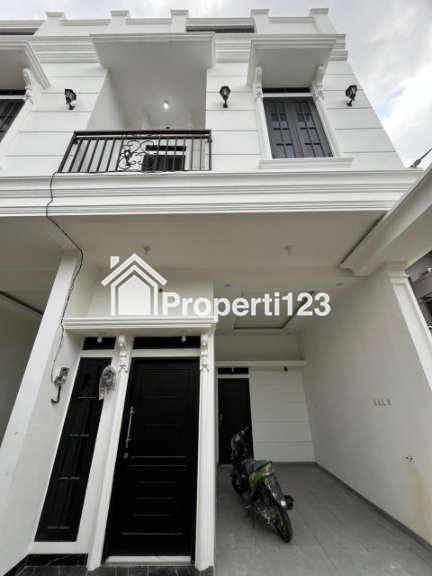 Rumah dua lantai plus Rooftop di Kramat Jati Condet Jakarta Timur - 2