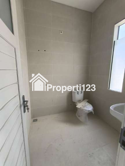 ‼️LOKASI STRATEGIS‼️ Rumah Baru Gress Siap Huni Lokasi Lebak Arum Tambaksari Surabaya - 6