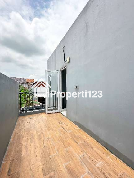 Rumah 2 lantai siaphuni di Limo Depok dekat Tol Krukut - 7