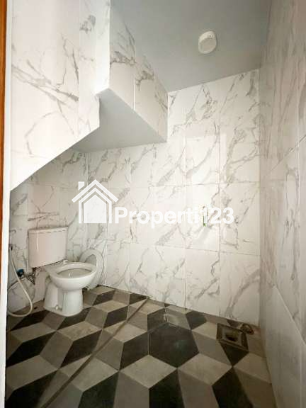 Rumah 2 lantai siaphuni di Limo Depok dekat Tol Krukut - 4