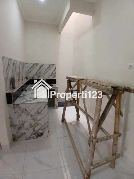 Rumah Klasik 2 lantai hook di Jatimulya Depok - 4