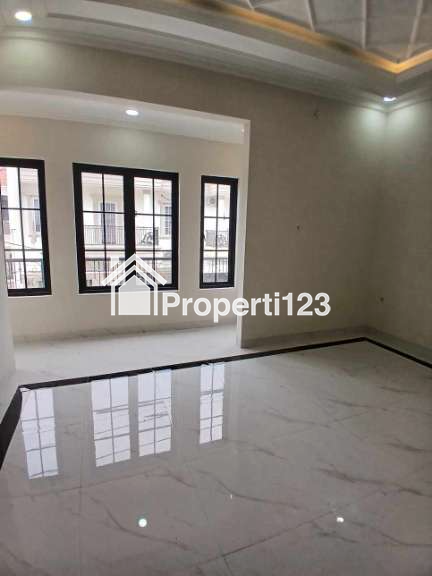 Rumah Klasik 2 lantai hook di Jatimulya Depok - 12