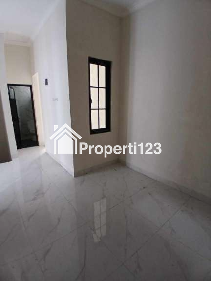 Rumah Klasik 2 lantai hook di Jatimulya Depok - 10