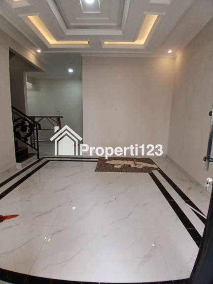Rumah Klasik 2 lantai hook di Jatimulya Depok - 2