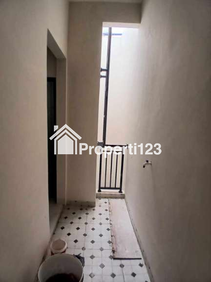 Rumah Klasik 2 lantai hook di Jatimulya Depok - 13