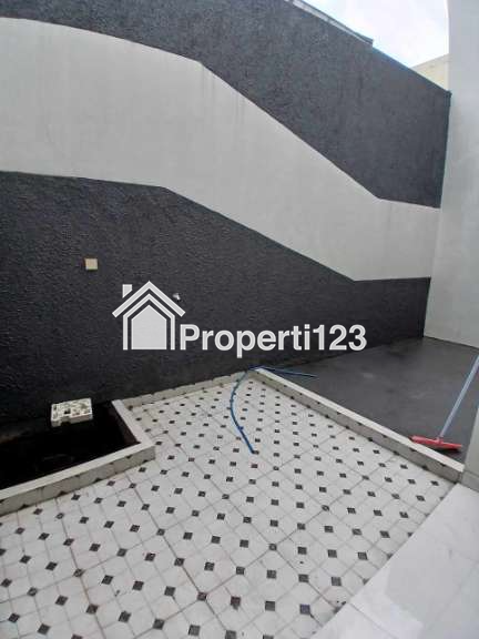 Rumah Klasik Mewah 2 lantai di Jatimulya Depok - 6