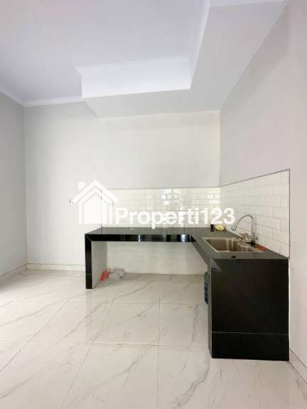 Rumah 2lantai nyaman strategis di Srengseng Sawah Jagakarsa Jakarta Selatan - 3