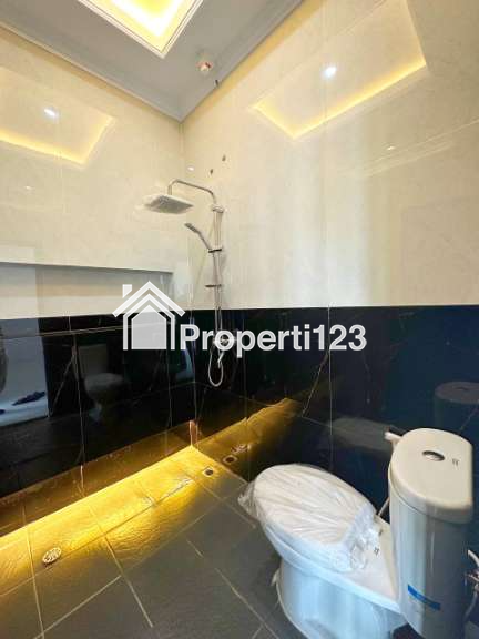 Rumah 2lantai nyaman strategis di Srengseng Sawah Jagakarsa Jakarta Selatan - 5