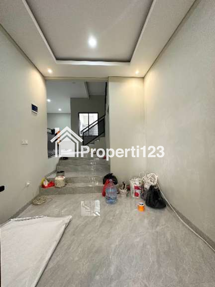 Rumah 3lantai di Duren Sawit Jakarta timur - 2