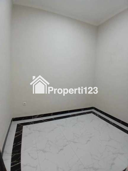 Rumah baru 2 lantai dalam mini cluster di Tanah Baru Depok - 3