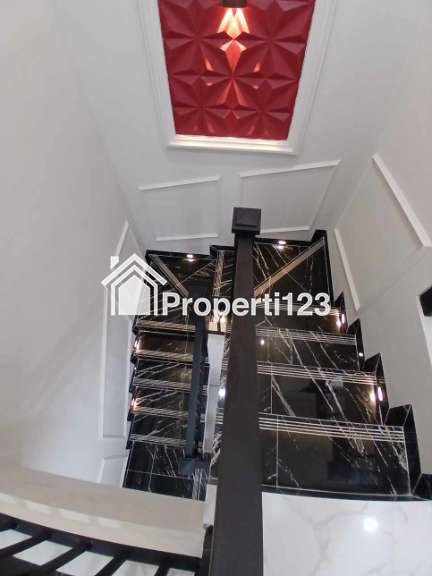 Rumah baru 2 lantai dalam mini cluster di Tanah Baru Depok - 6