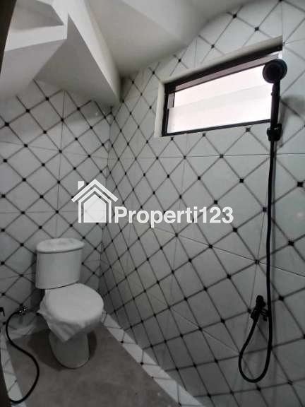 Rumah baru 2 lantai dalam mini cluster di Tanah Baru Depok - 4