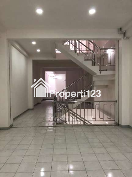 Dijual/Disewakan Ruko Siap Pakai Di Jalan Bongkaran Surabaya - 3