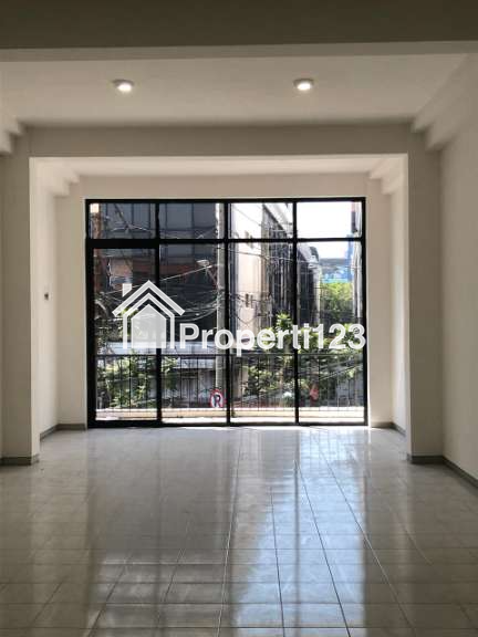 Dijual/Disewakan Ruko Siap Pakai Di Jalan Bongkaran Surabaya - 4