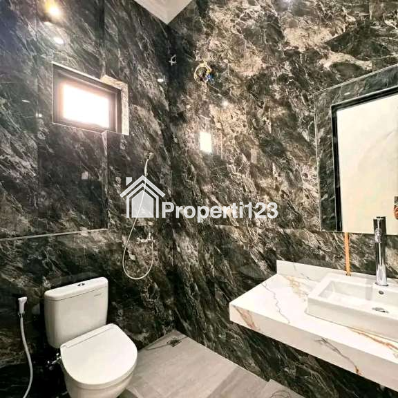 Rumah Baru 2 Lantai Siap Huni Lokasi babatan pantai Mulyorejo surabaya - 6