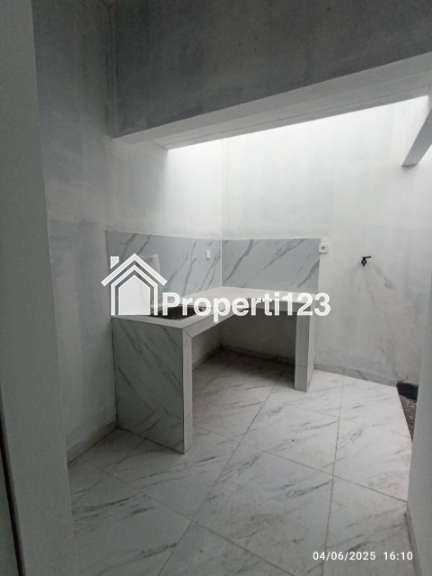 Rumah 2 lantai siaphuni di Cilangkap Cipayung Jakarta Timur - 5