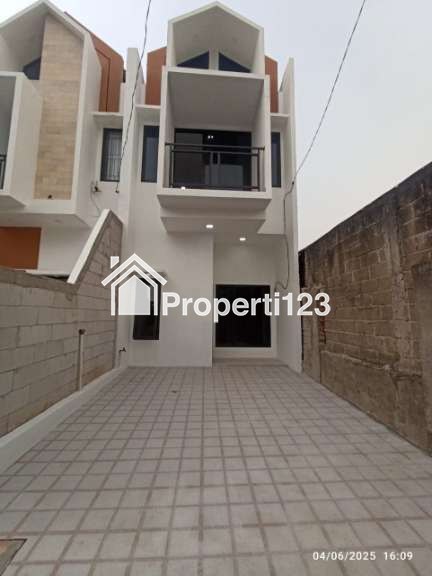 Rumah 2 lantai siaphuni di Cilangkap Cipayung Jakarta Timur - 2