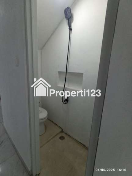 Rumah 2 lantai siaphuni di Cilangkap Cipayung Jakarta Timur - 4