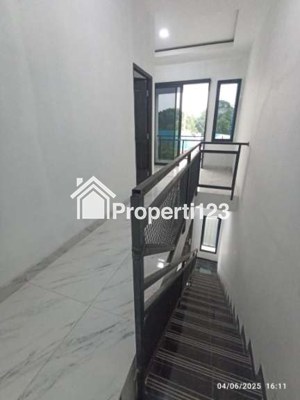 Rumah 2 lantai siaphuni di Cilangkap Cipayung Jakarta Timur - 6