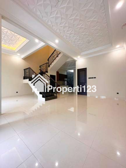 Rumah mewah strategis di Pondok Bambu Duren Sawit Jakarta Timur - 7