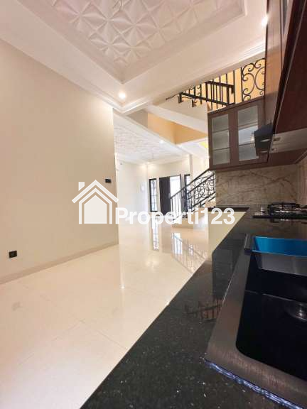 Rumah mewah strategis di Pondok Bambu Duren Sawit Jakarta Timur - 6