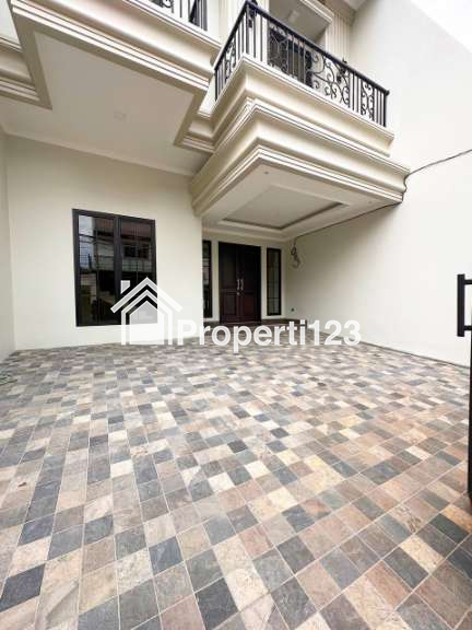 Rumah mewah strategis di Pondok Bambu Duren Sawit Jakarta Timur - 2