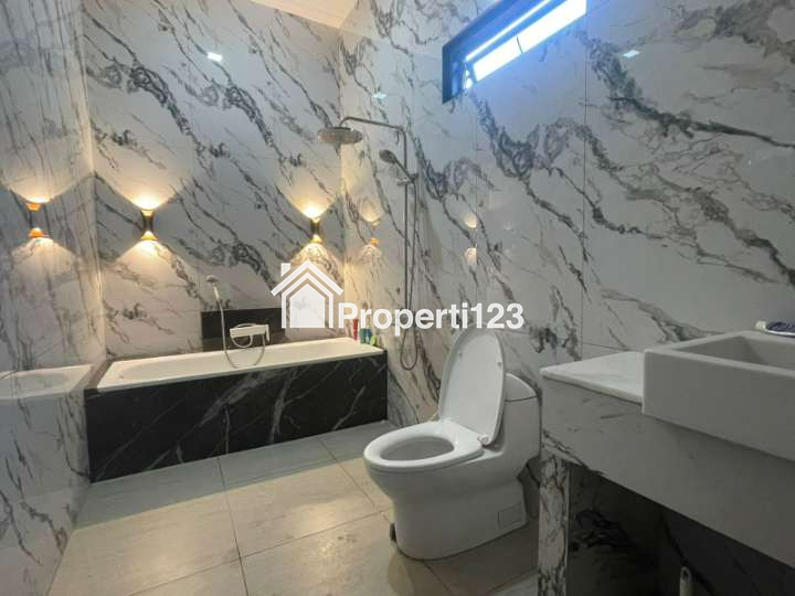 Dijual Rumah Mewah Siap Huni Graha Raya - 8