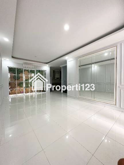 Rumah second siaphuni di Bambu Apus Jakarta Timur - 3