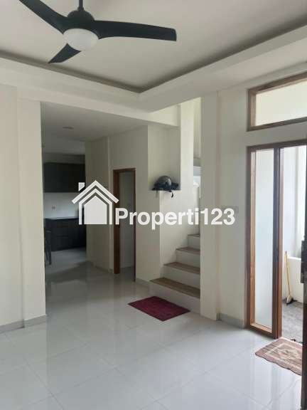 DIJUAL RUMAH 3 LANTAI LOKASI STRATEGIS - 5