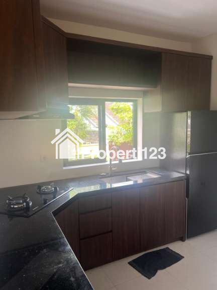 DIJUAL RUMAH 3 LANTAI LOKASI STRATEGIS - 13