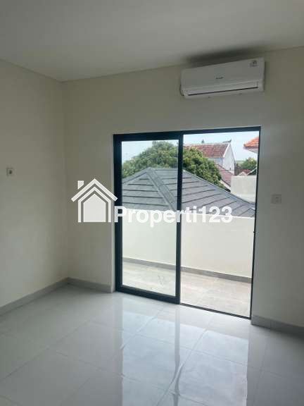 DIJUAL RUMAH 3 LANTAI LOKASI STRATEGIS - 7