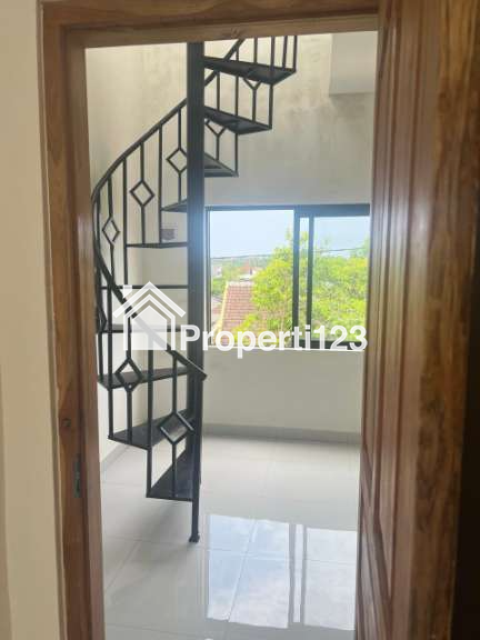 DIJUAL RUMAH 3 LANTAI LOKASI STRATEGIS - 8
