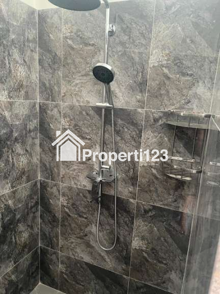 DIJUAL RUMAH 3 LANTAI LOKASI STRATEGIS - 15