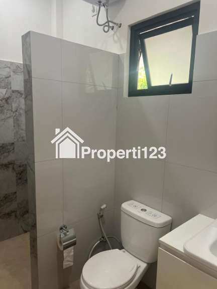 DIJUAL RUMAH 3 LANTAI LOKASI STRATEGIS - 10